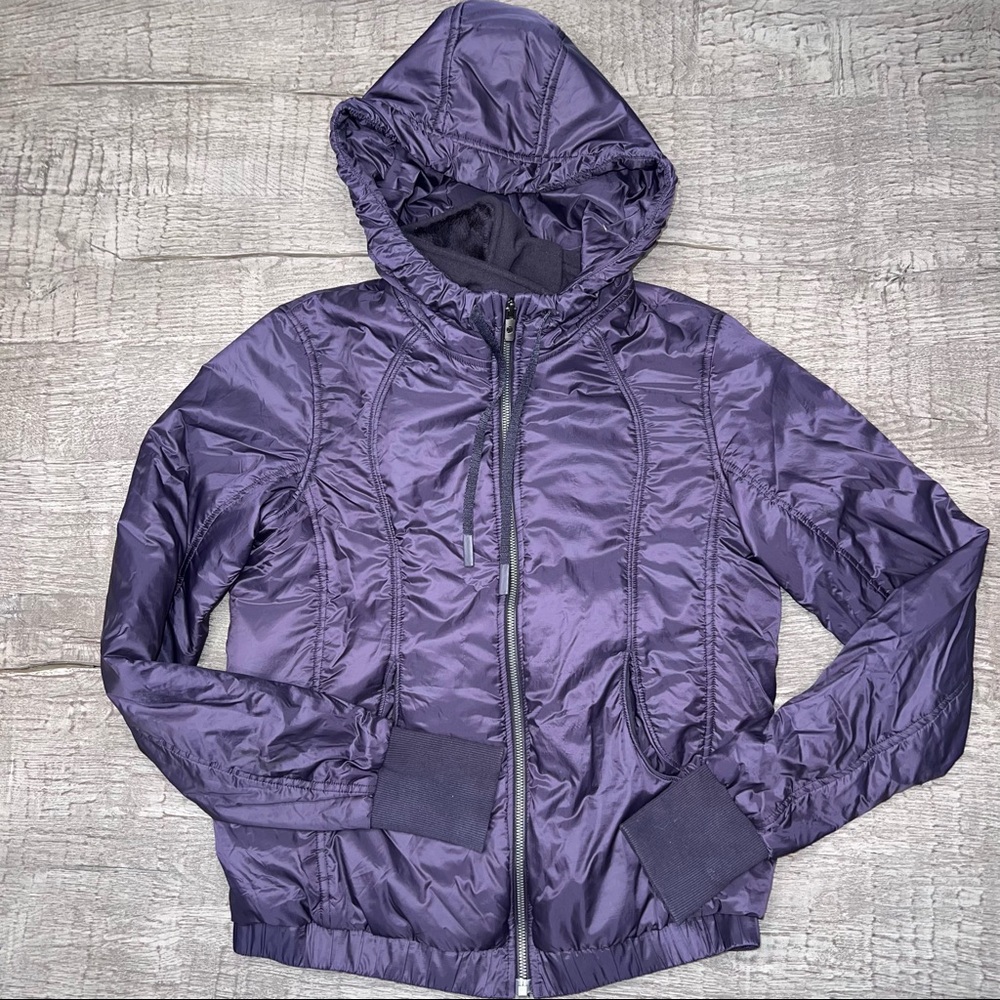 Lululemon Scuba Hoodie *Glyde
Boysenberry size 6